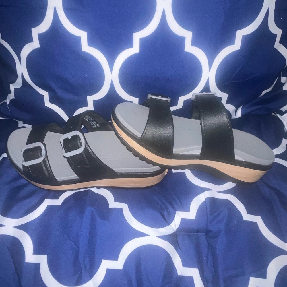 Dansko Black and Gray Women's Sandals - Picture 4 of 7